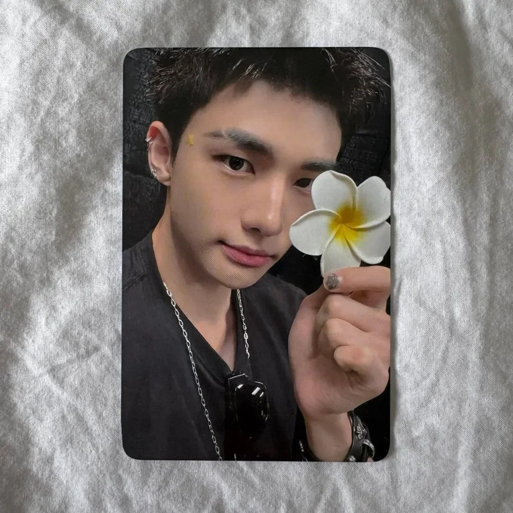 Hyunjin Karma Everline Photocard Flower